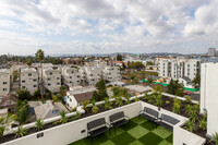 1120 S Serrano Ave in Los Angeles, CA - Foto de edificio - Building Photo