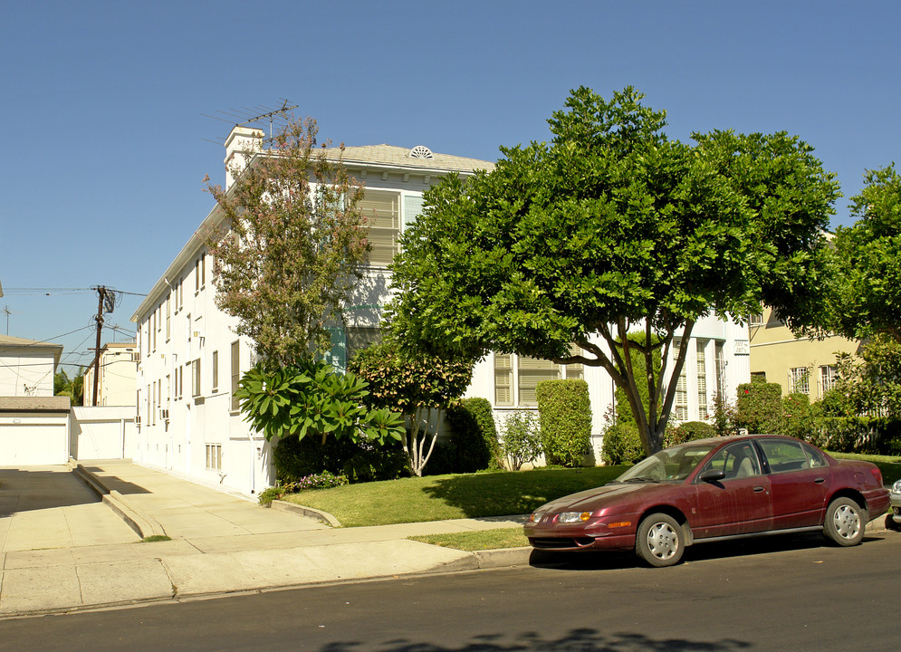 1313 N Alta Vista Blvd in Los Angeles, CA - Building Photo