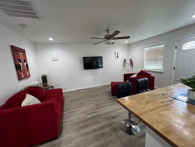 4902 Baccich St, Unit 4902