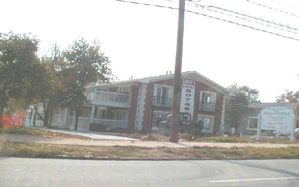 Highland Hall Condominiums in Atlanta, GA - Building Photo - Building Photo