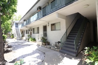 440 E San Jose Ave in Burbank, CA - Foto de edificio - Building Photo