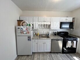 1153 Beacon St, Unit 4 in Brookline, MA - Building Photo