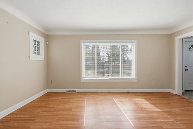 1301 E Muir Ave in Hazel Park, MI - Building Photo - Building Photo