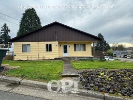 106 South St in Longview, WA - Building Photo