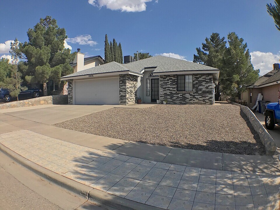 12056 Jose Cisneros Dr in El Paso, TX - Building Photo
