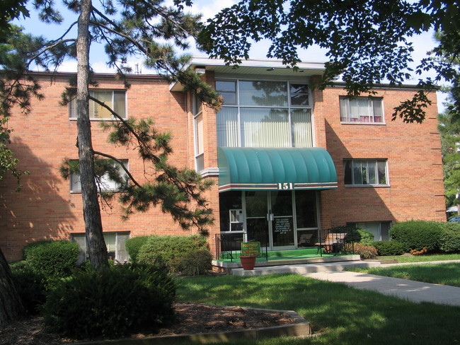 Yearling Plaza in Columbus, OH - Foto de edificio - Building Photo