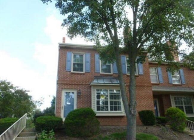 property at 700 Farmington Ave