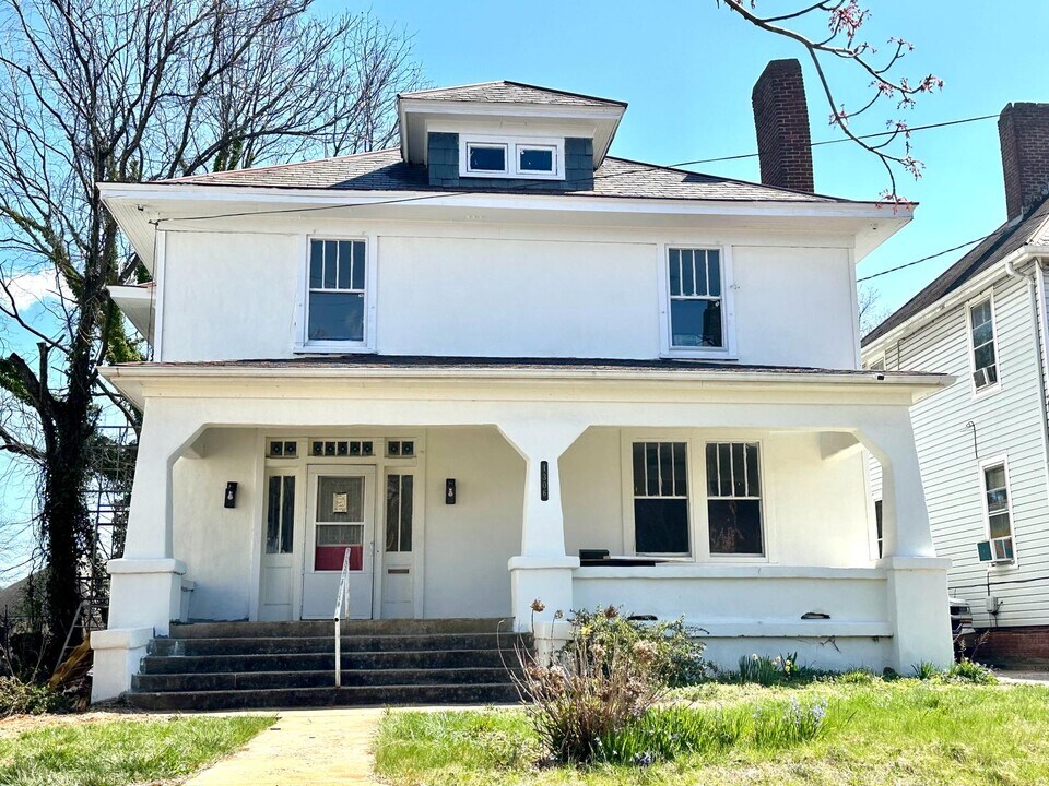 1306 Rivermont Ave in Lynchburg, VA - Building Photo