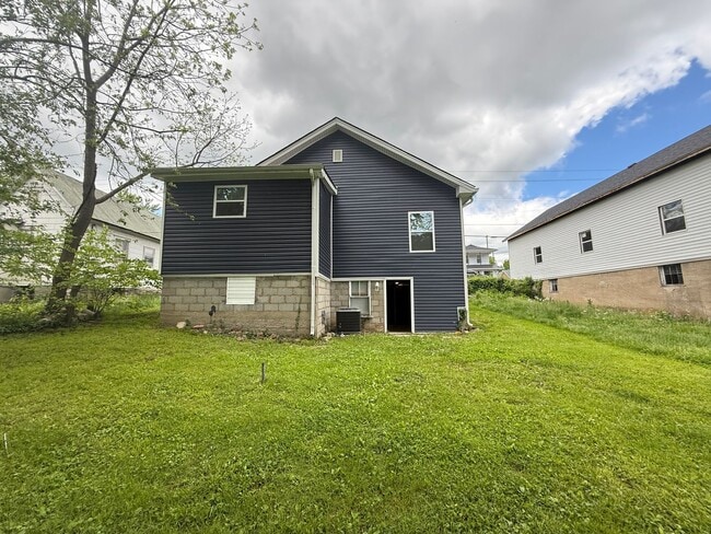 913 Holmes St in Frankfort, KY - Building Photo - Building Photo