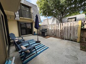 303 Arabian Rd in Palm Springs, FL - Building Photo