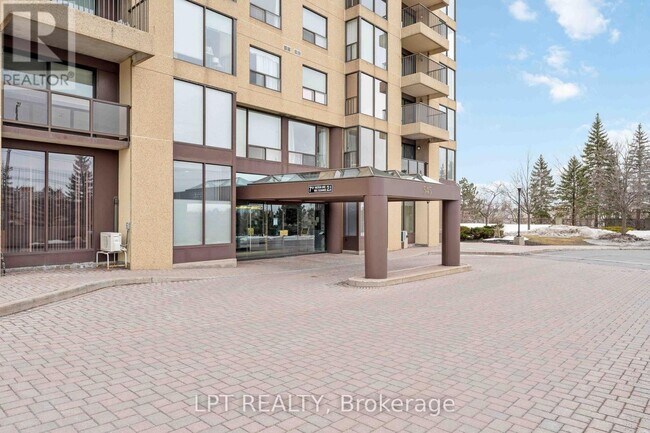545 St. Laurent Blvd in Ottawa, ON - Building Photo - Building Photo