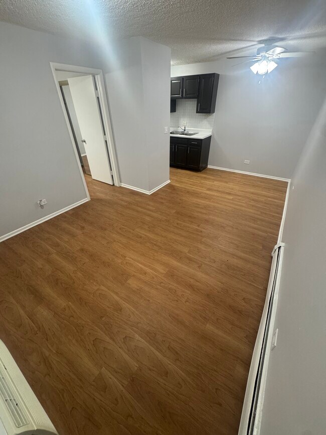 4636 N Beacon St, Unit 4612-3C in Chicago, IL - Building Photo - Building Photo