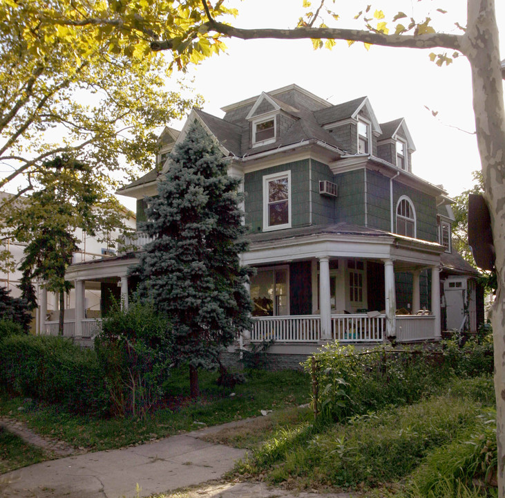 4106-4116 Manhattan Ave in Brooklyn, NY - Foto de edificio
