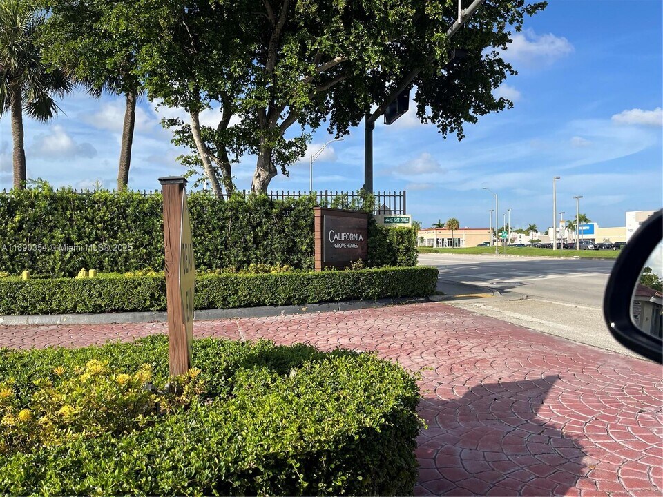 20003 NE 6th Ct Cir in Miami, FL - Foto de edificio