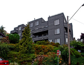 Winslow Place Apartments in Seattle, WA - Building Photo - Building Photo