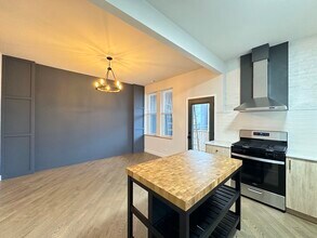 841 N Mozart St in Chicago, IL - Building Photo - Building Photo