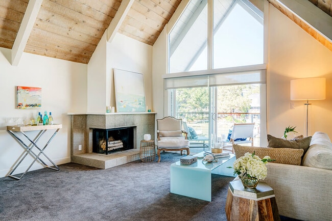 The Cove at Tiburon in Tiburon, CA - Foto de edificio - Building Photo