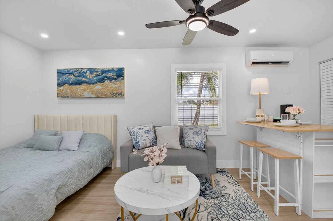 325 De Carie St in Delray Beach, FL - Building Photo