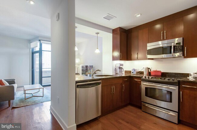 401 Massachusetts Ave NW-Unit -907 in Washington, DC - Building Photo - Building Photo