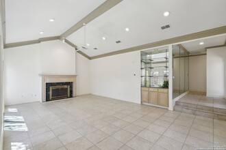 1 Villa Bonita in San Antonio, TX - Building Photo - Building Photo