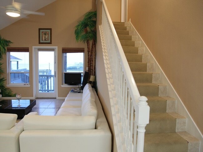 property at 3722 Laguna Dr