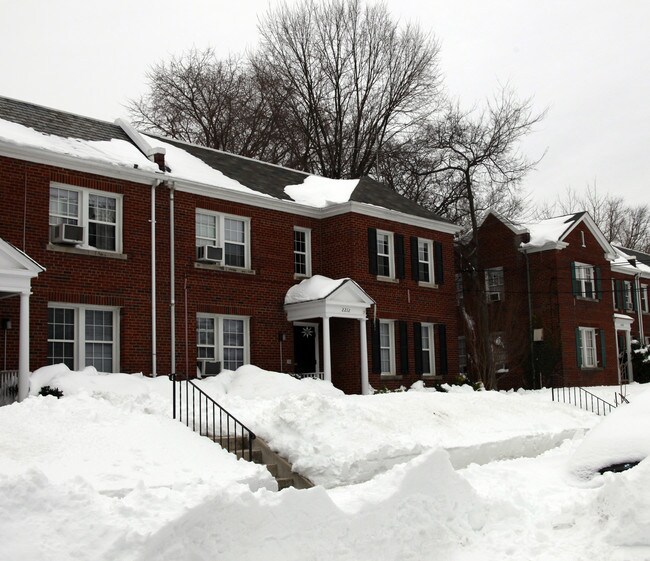 2212 40th Pl NW in Washington, DC - Building Photo - Building Photo