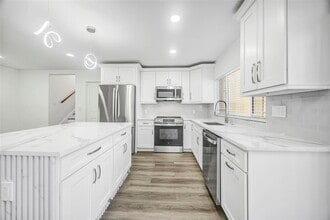 11728 Raintree Dr in Temple Terrace, FL - Building Photo - Building Photo