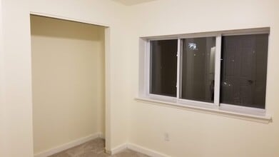 49931 S Interstate 94 Service Dr, Unit 1E in Belleville, MI - Foto de edificio - Building Photo