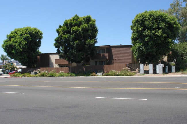 5245 Wood St in La Mesa, CA - Foto de edificio - Building Photo