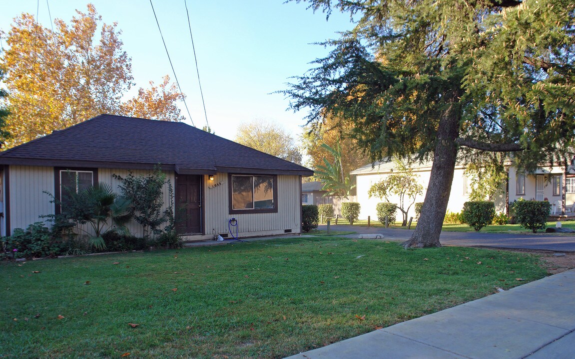 1044 Sonoma Ave in Sacramento, CA - Building Photo