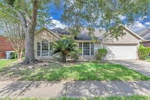 820 Portsmouth Dr in Pearland, TX - Building Photo