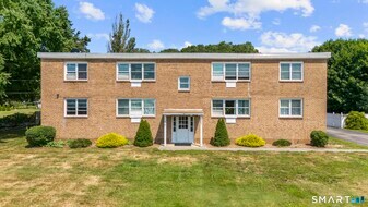 1742 Boston Post Rd in Westbrook, CT - Building Photo