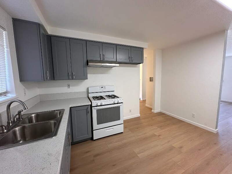 16260 Orange St in Hesperia, CA - Building Photo