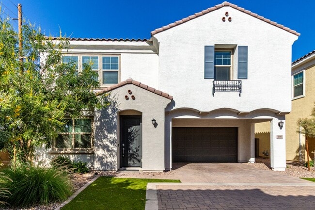 property at 696 N Bay Dr