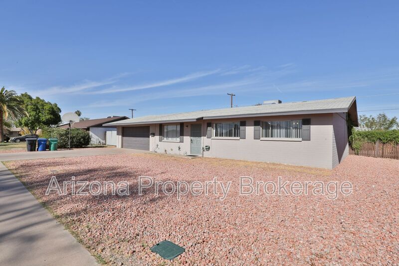 1644 W 4th Pl in Mesa, AZ - Foto de edificio