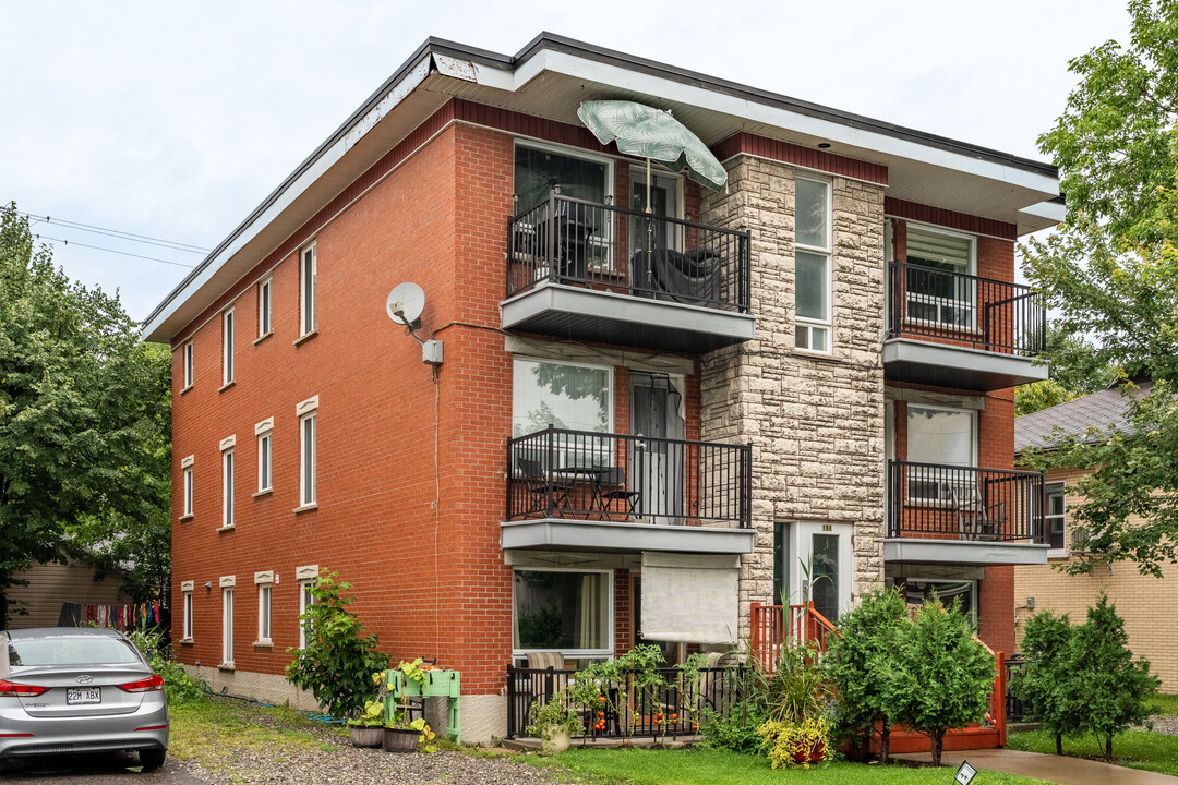 184 Des Chênes Rue O in Québec, QC - Building Photo