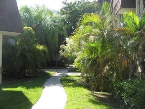9105 SW 137th Ter in Miami, FL - Building Photo - Building Photo