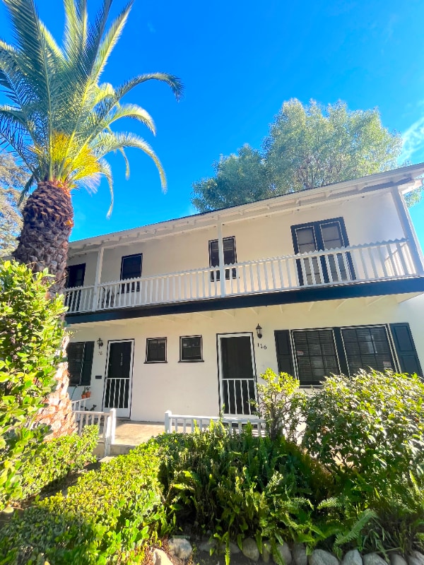 property at 116 E 4th St
