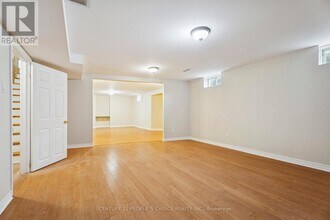 136 Marsellus Dr in Barrie, ON - Building Photo - Building Photo