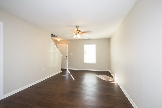 1742 Eastway Dr in Dallas, NC - Building Photo - Building Photo