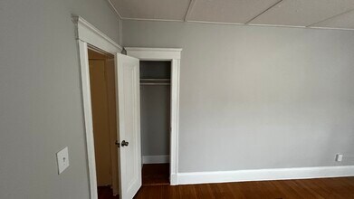 30 Russell St, Unit 2 in Quincy, MA - Foto de edificio - Building Photo