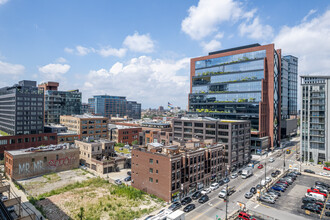 216 N Halsted St in Chicago, IL - Foto de edificio - Building Photo