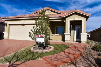 300 Saltford Pl in El Paso, TX - Building Photo - Building Photo