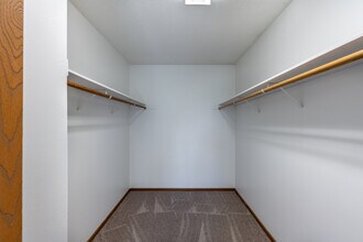 Surrey Gardens Apartments in Eagan, MN - Foto de edificio - Interior Photo