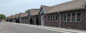 St. Albans Greens Townhouses and Apartments in Sycamore, IL - Building Photo