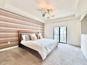 4861 NW 83rd Path in Doral, FL - Foto de edificio - Building Photo