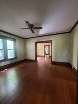 401 1/2 W Vine St in Champaign, IL - Building Photo