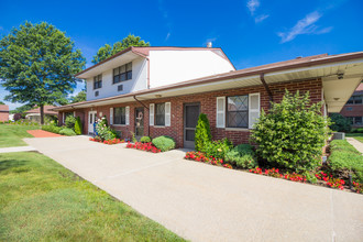 55+ Manor Park Apartments Senior Community in Deer Park, NY - Building Photo - Building Photo