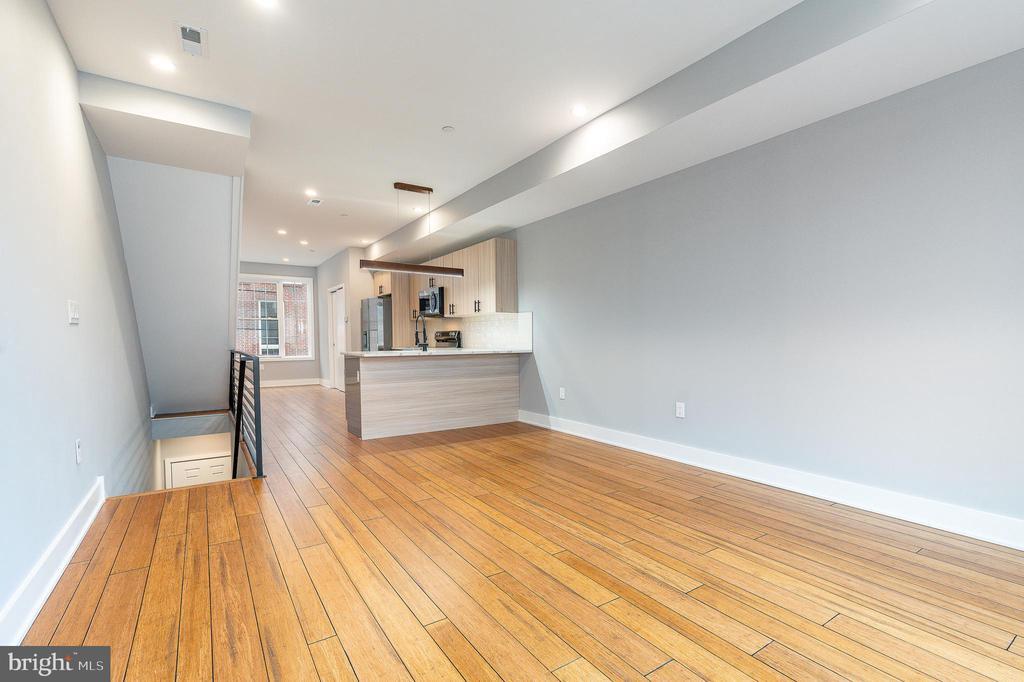 2821 Livingston St in Philadelphia, PA - Building Photo