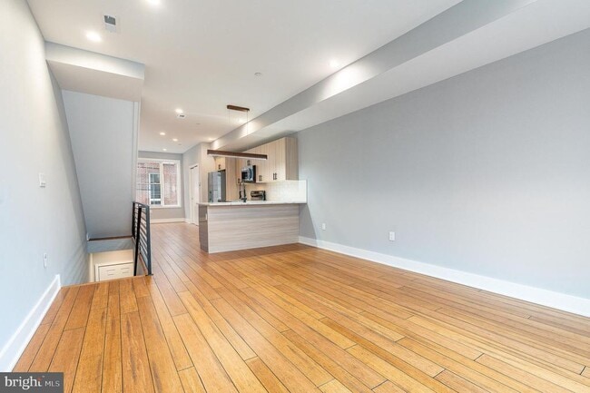 property at 2821 Livingston St